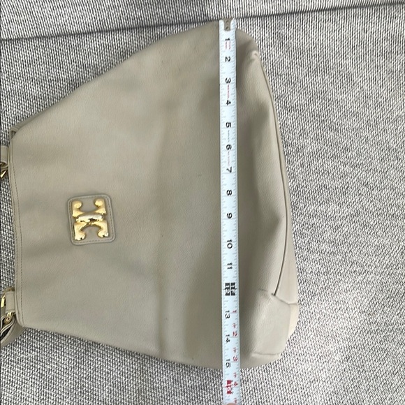 Cream Shoulder Bag with Slouchy Silhouette and Minimalist Design - Picture 11 of 16